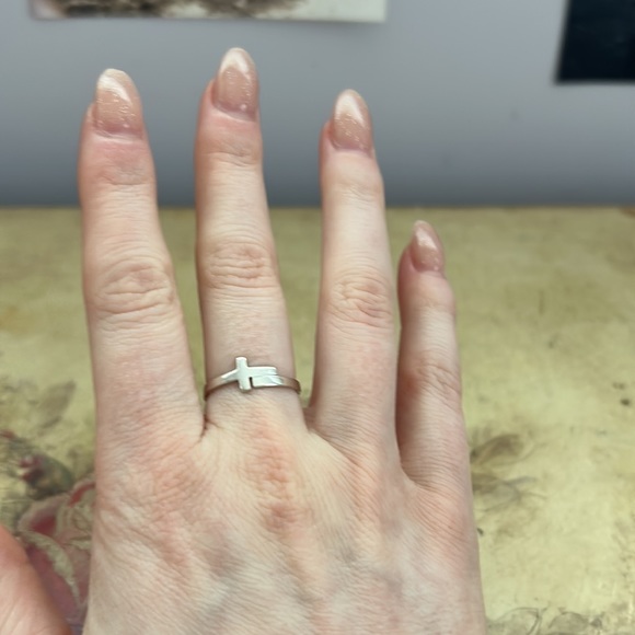 Sterling silver cross ring (size 7) - Picture 3 of 3